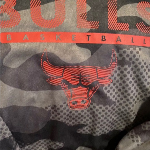 NBA Chicago Bulls Youth Hoodie Retails for $70 - Picture 2 of 7